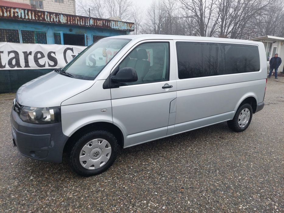 VW Transporter T5  Modelul Lung 2013 8+1 Locuri