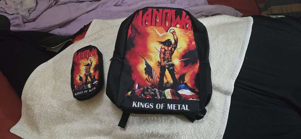 Продавам раница и несесер