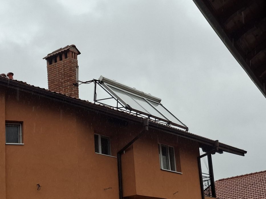 Продават се слънчеви панели за топла вода