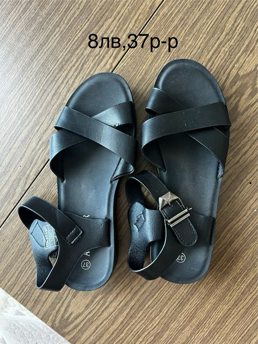 Дамски чехли и сандали