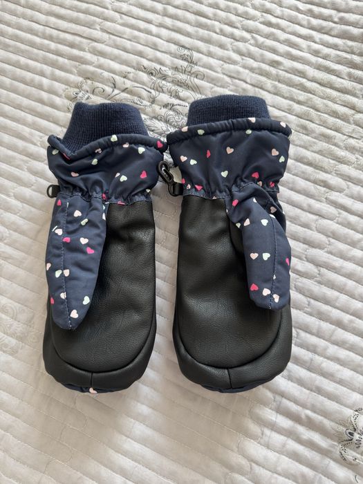 Зимние новые варежки