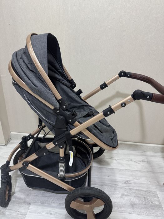 Детская коляска с люлькой