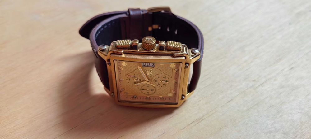 Сағат сатылады Olevs