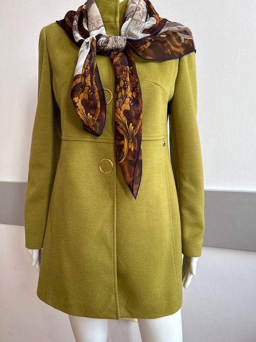 Siste’s  елегантно кокетно парто в страхотен цвят