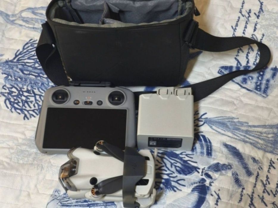 продаётся Дрон DJI Mini 4 Pro Fly More Combo Plus (DJI RC 2)