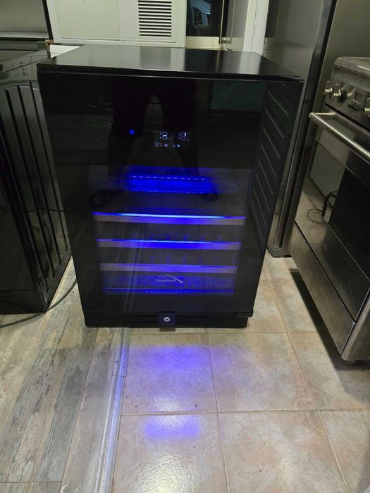 Витрина за Вино , с две зони на температура