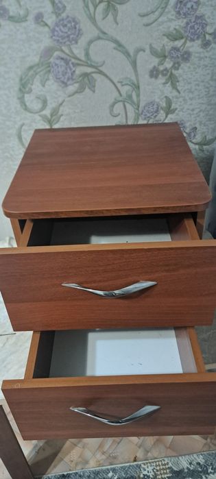 Тумбочка прикроватная