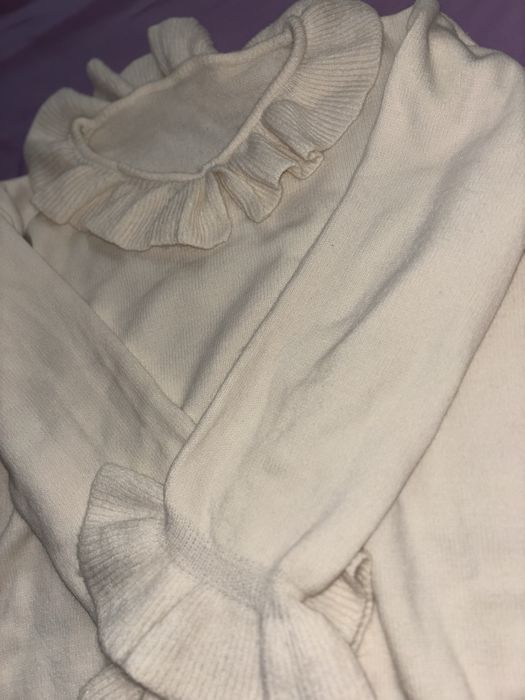 Белый свитер теплый