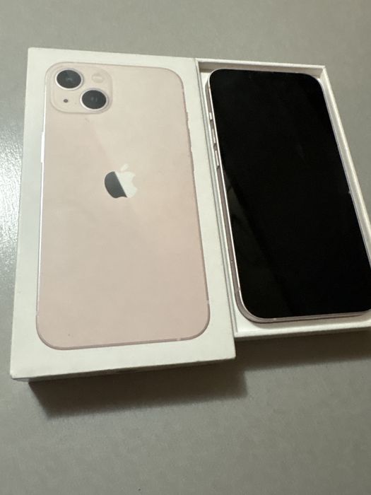 Продавам айфон 13 чиста