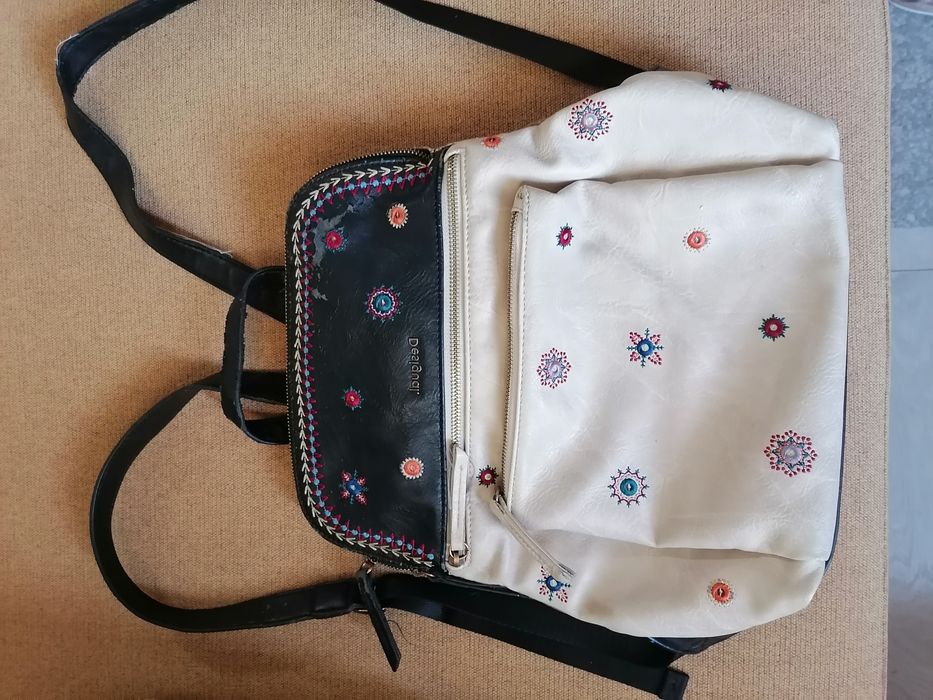 Раничка Desigual. Цена 10 лв.
Има забележки, които могат да се поправя