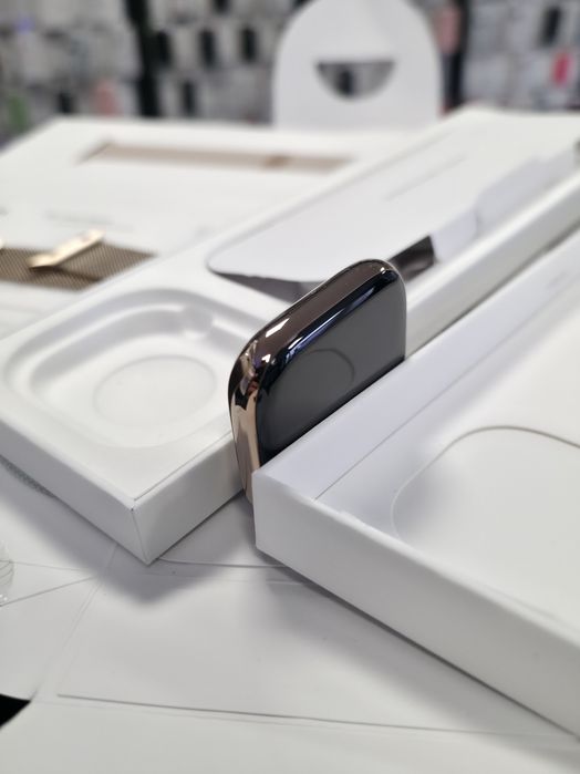 Apple Watch 10 / Cellular / Gold Titanium / 46mm / Gold Milanese/Delux