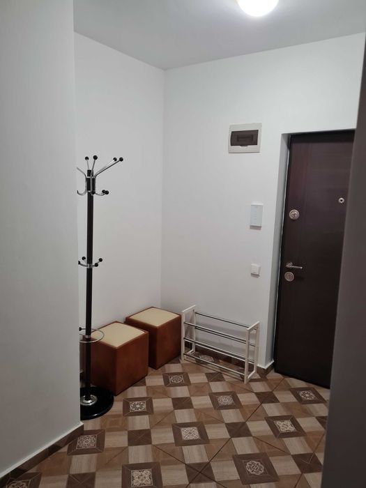 Inchiriez apartament cu 3 camere