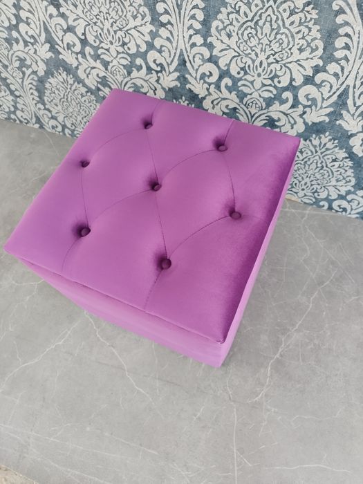 Vând taburet Chesterfield cu spatiu pentru depozitare din catifea  mov