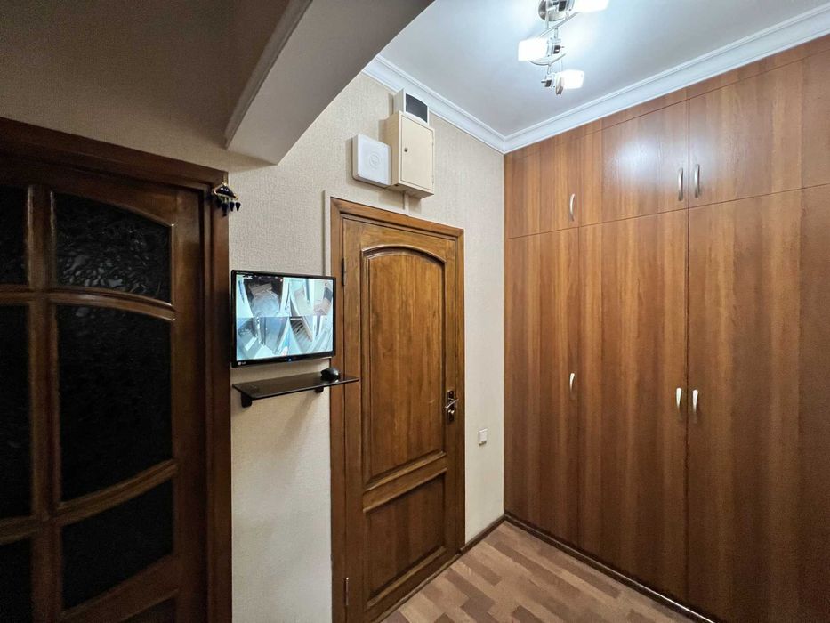 3-х комнатная Юнусабад-2(переделанная из 2-х комнатной)!