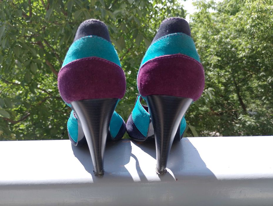 Красиви трицветни обувки от естествена кожа, номер 39 - 39,5.