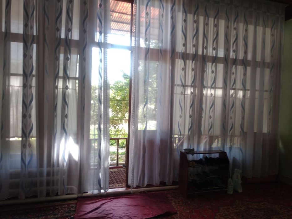 Uy sotiladi 15 xonali 8 sotik srochna