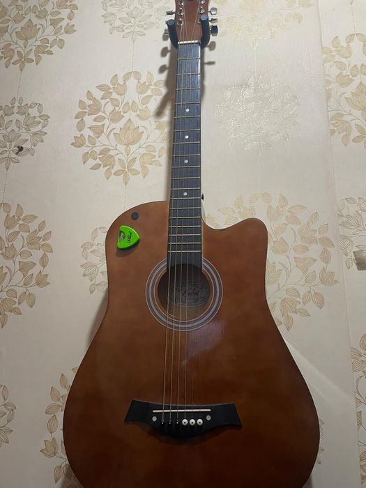 Гитара в хорошом состоянием