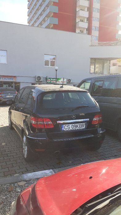 Vând Mercedes Benz B160