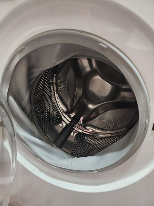 Продам на запчасти стиральную машинку