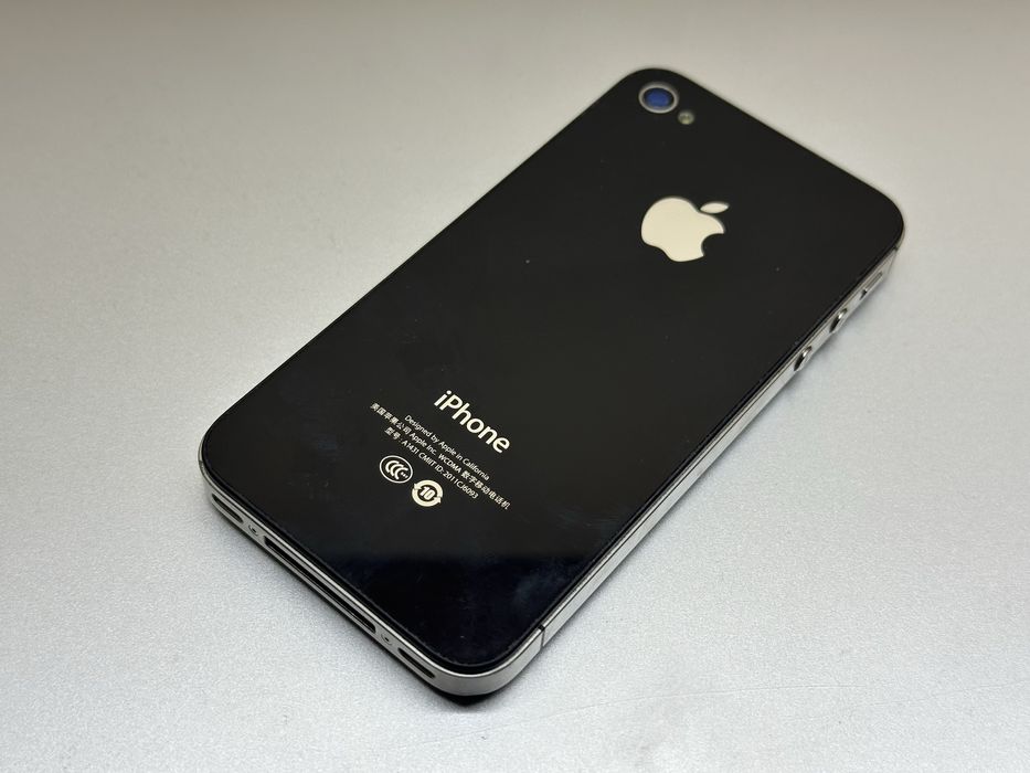 Черный iPhone 4S (16GB)