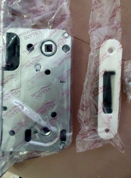 Продам дверное полотно с замком