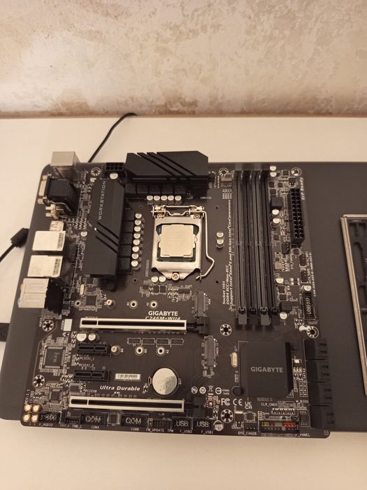 Материнская плата 1151 Gigabyte C246m, Озу до 128гб DDR4 до 9 поколени