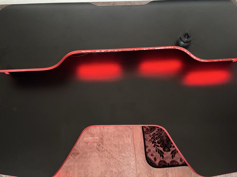 Продается стол игровой