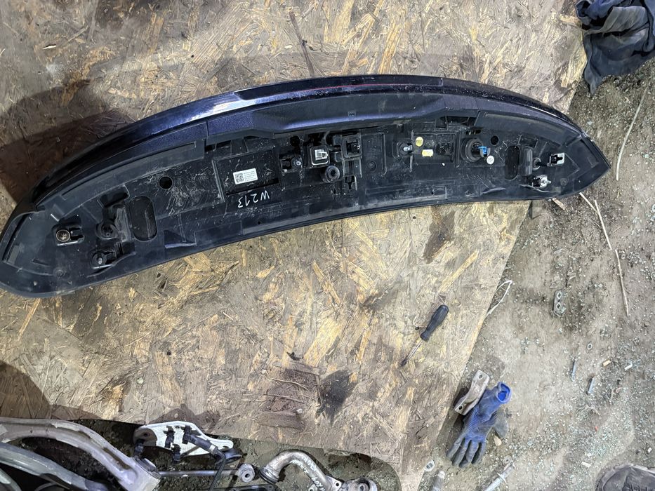 Mercedes w213 Е класа Комби Спойлер Антикрило с трети стоп