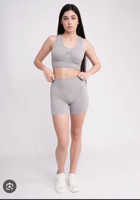 Серые спортивные шорты