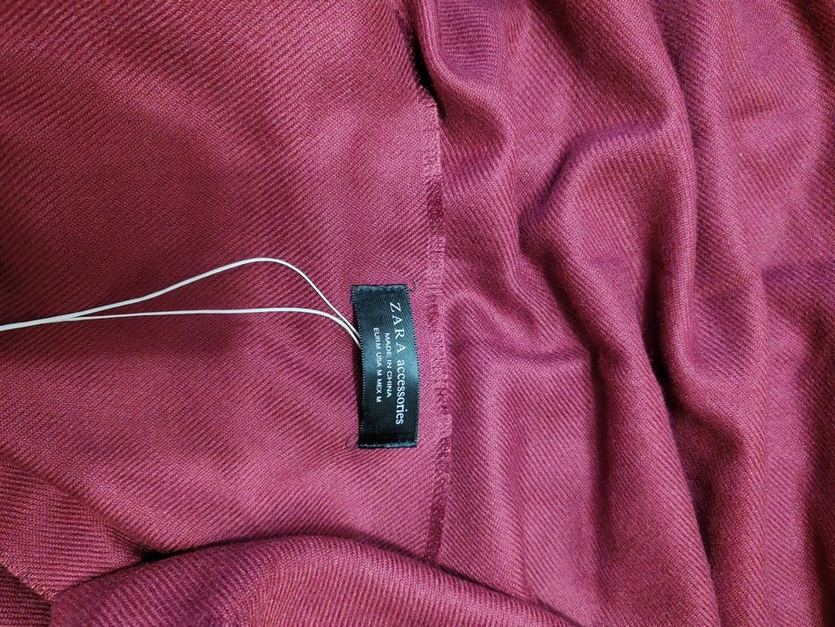 Много голям цвят бордо шал на Zara