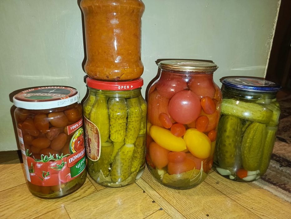 Соленья, варенья, салаты