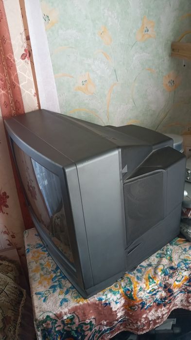Продам телевизор рабочий COSMOS.