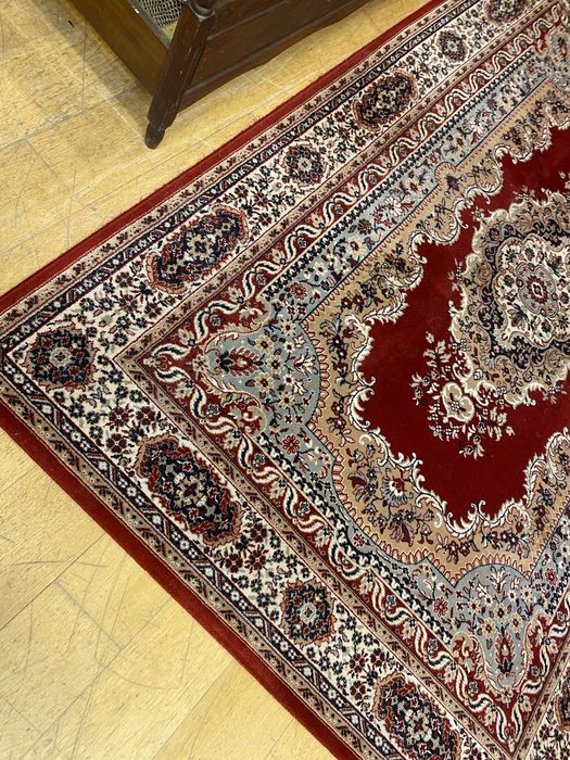 Голям персийски килим изтъкан от вълна