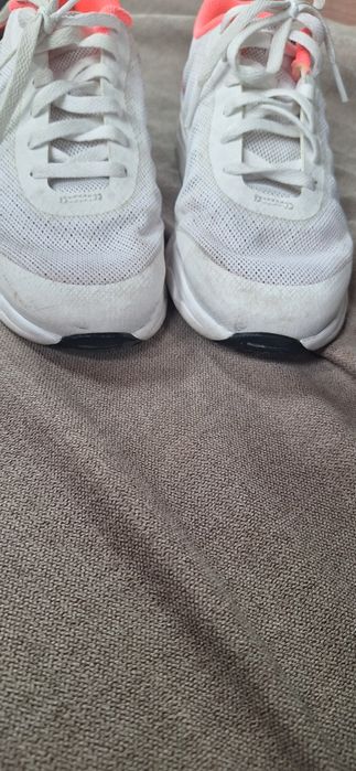 Почти нови маратонки