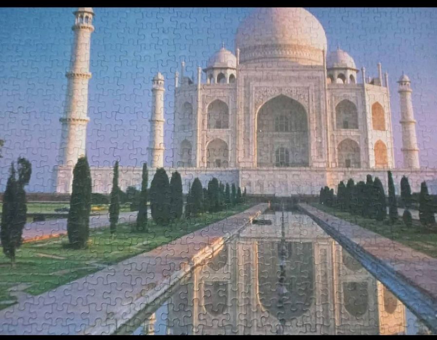 Tablou construit din piese de puzzle