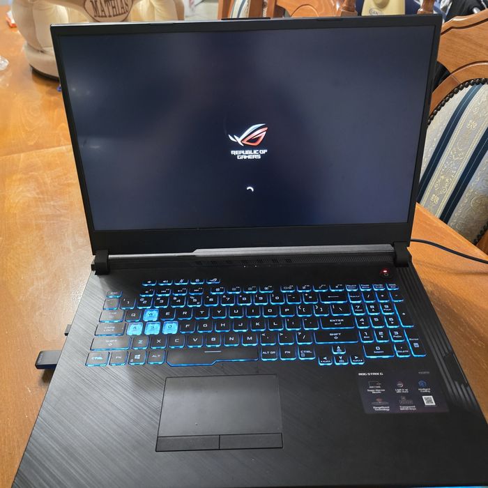 ASUS ROG Strix G731GT – i7-9750H – 24GB RAM – GTX 1650 – 17.3” Gaming