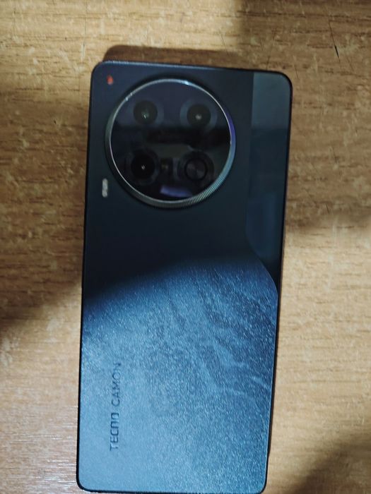 Tecno  camon  30