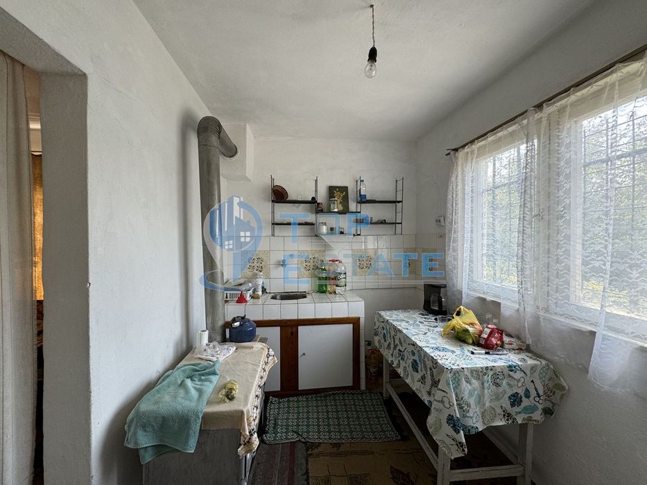 Масивна тухлена къща с прекрасна панорамна гледка в с. Габровци, обла