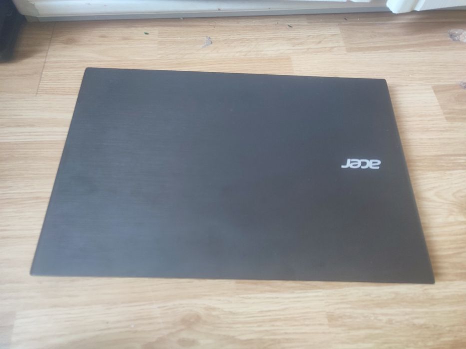 Laptop Acer Aspire E5-573 - i5-5200u/ 6gb RAM/ 128 SSD/ Baterie 3h
