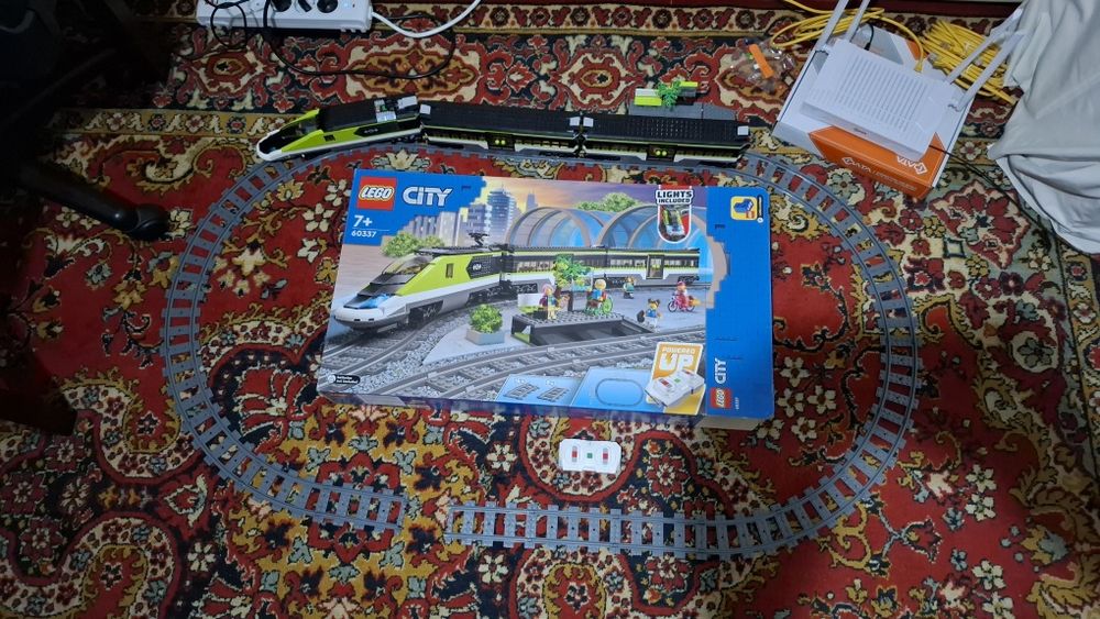 Лего поезд 60337