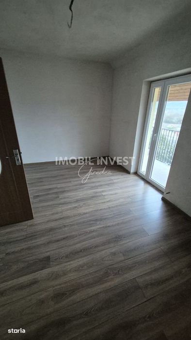 EXCLUSIVITATE! Apartament pe 3 niveluri, 4 camere, Aiud, 103.000 Euro