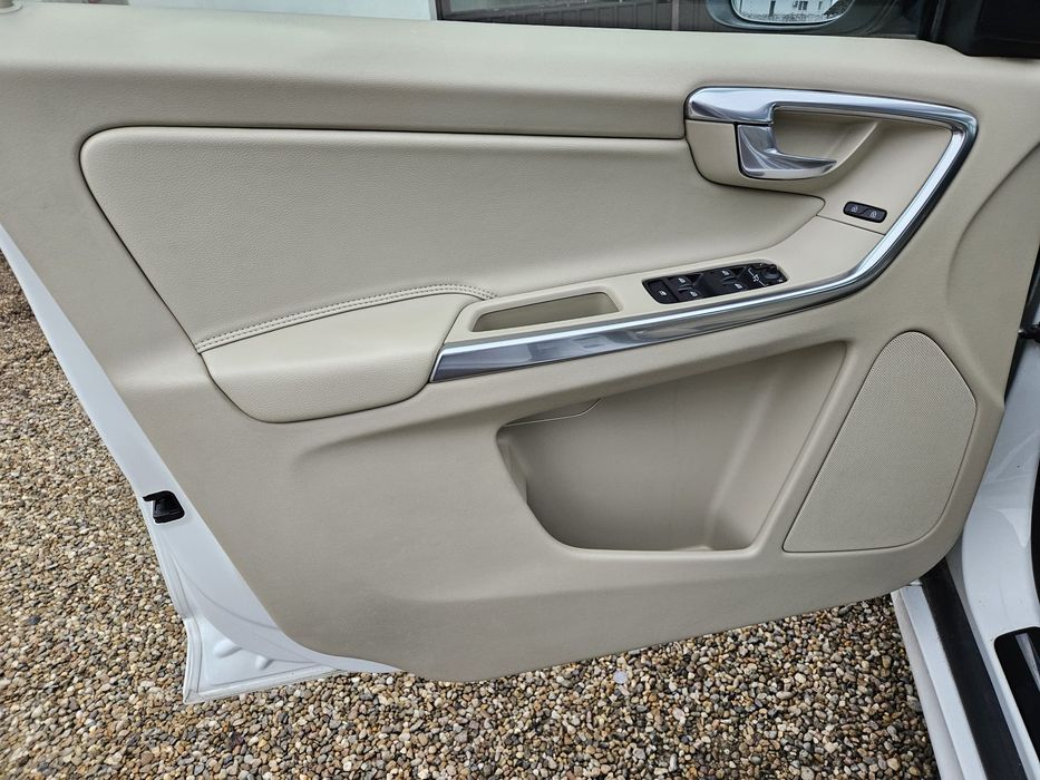 VOLVO XC60 2015 — imagine 4