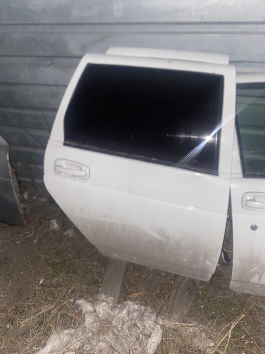 Задние двери приора уневерсал