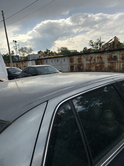 Гаражни клетки и парко места