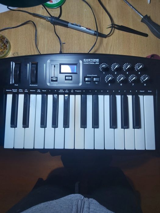 Controler  midi east tone control 25