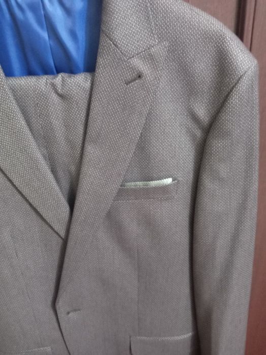 Абсолютно новый мужской молодёжный костюм 56 размер