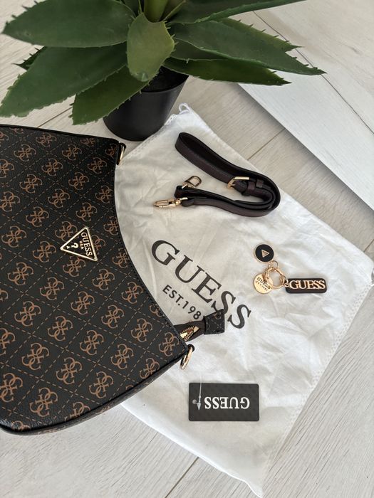 geanta de umar guess