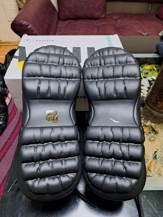 Продавам мъжки маратонки уникален модел 43,44 номер.