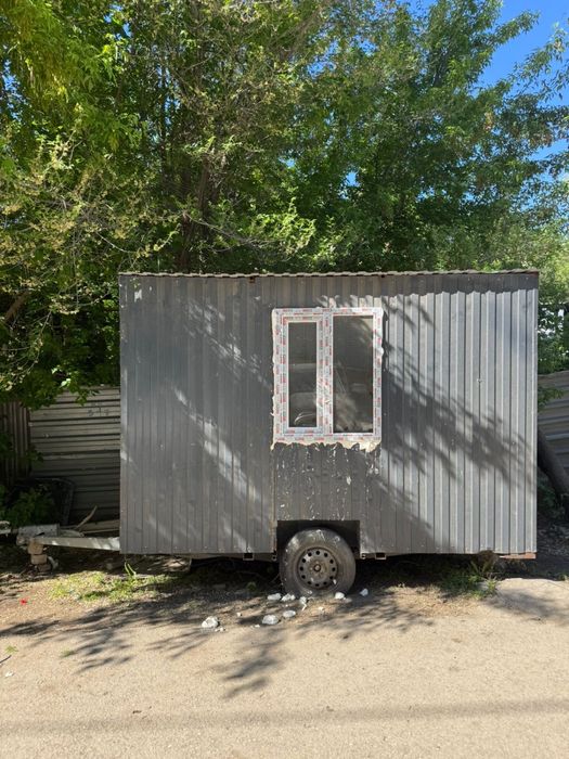 Продам будку на колесах