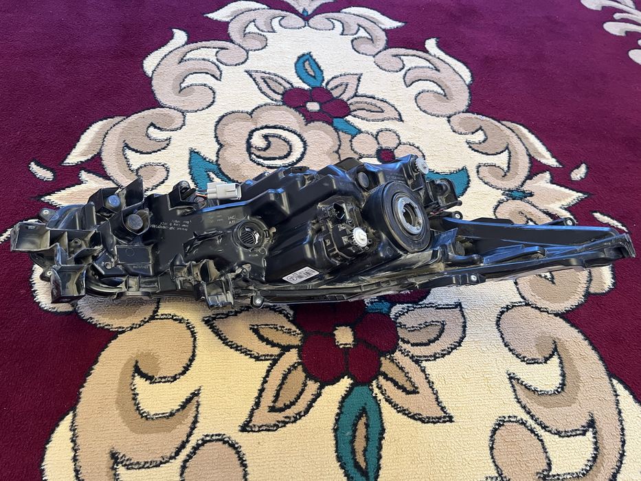 Фара Тайота каролла 2023 г. в